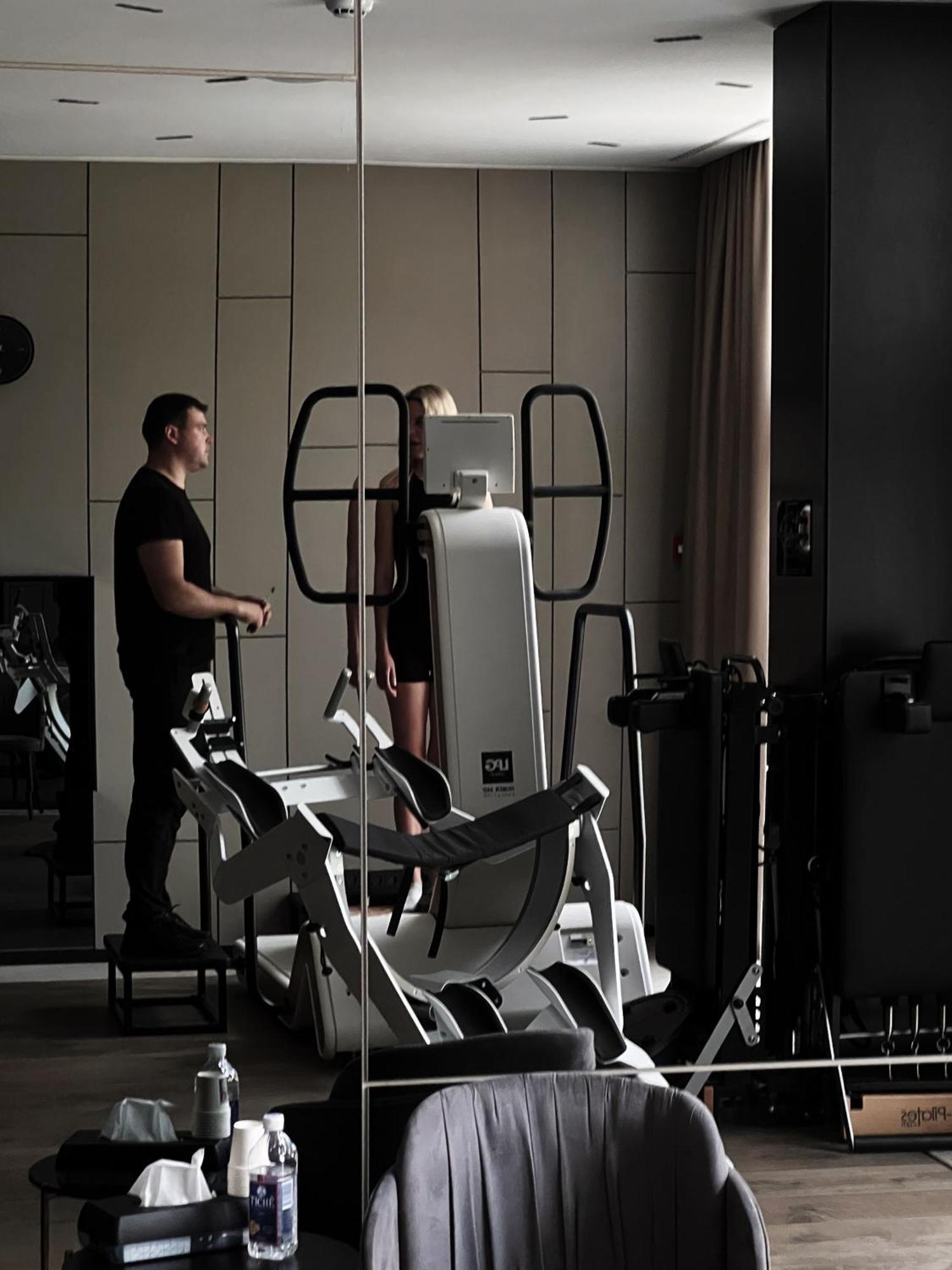 Mana Sleep & Spa Druskininkai Exterior photo A woman using a treadmill